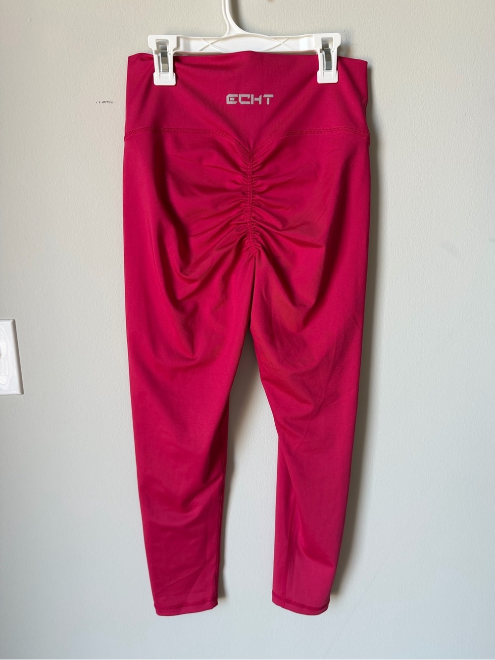 ECHT Red Scrunch-Back Leggings